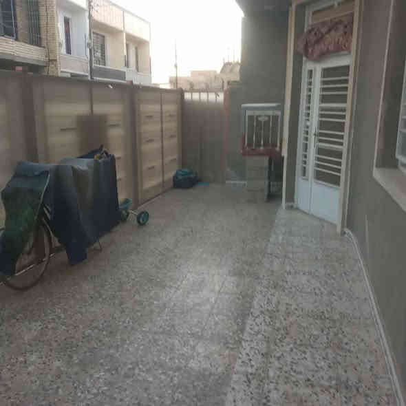 السلام عليكم دار للبيع طابق واحد او بيتونه كبيره صارله سنه من بنائه خلف كلشي او كلاشي بين الصحه او شارع ٦٠     ***********هاذا رقمي ابو البيت أبو مجتبى
