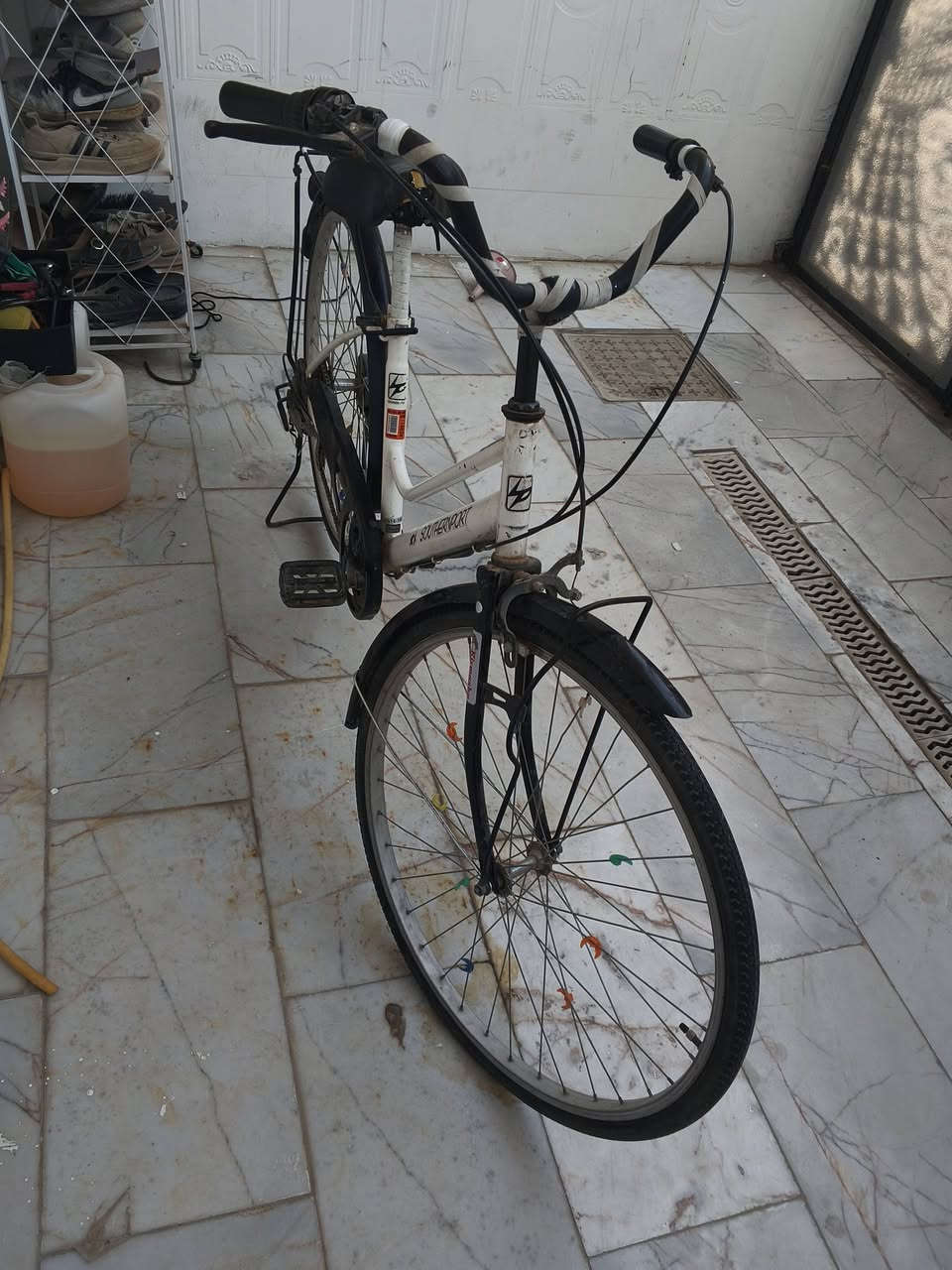 بايسكل 6عكارب للبيع
بايسكل نضيف ما مصبوغ البريكات شغالات ما ناقصه شي ول تايرات جدد السعر85وبيه مجال لل شراي
العنوان كربلاء_قرب مستشفى الكفيل
لل تواصل الخاص المفتوح


**إذا كنت صاحب هذا الإعلان وتريد حذفه لأي سبب، رجاءا أرسل رسالة إلى الدعم الفني**