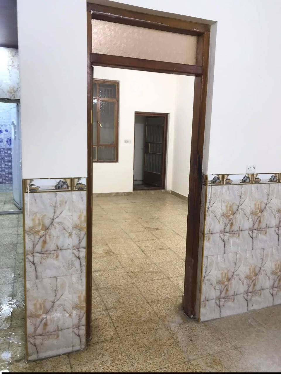 دار للايجار طابق واحد اربع شوارع خلف مول فيروز بالطابو  غرفتين وستقبال وصاله ومطبخ سعر 500الف***********
