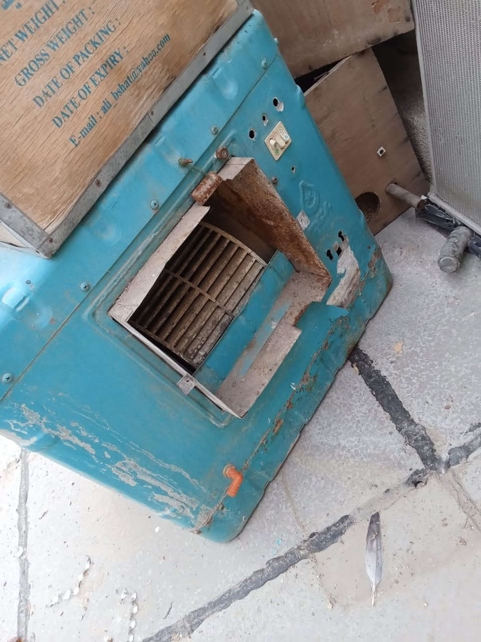 سلام عليكم ،متاح براد ماء   وزوج ثريات ومبرده حديد صغيره *********** وتساب
