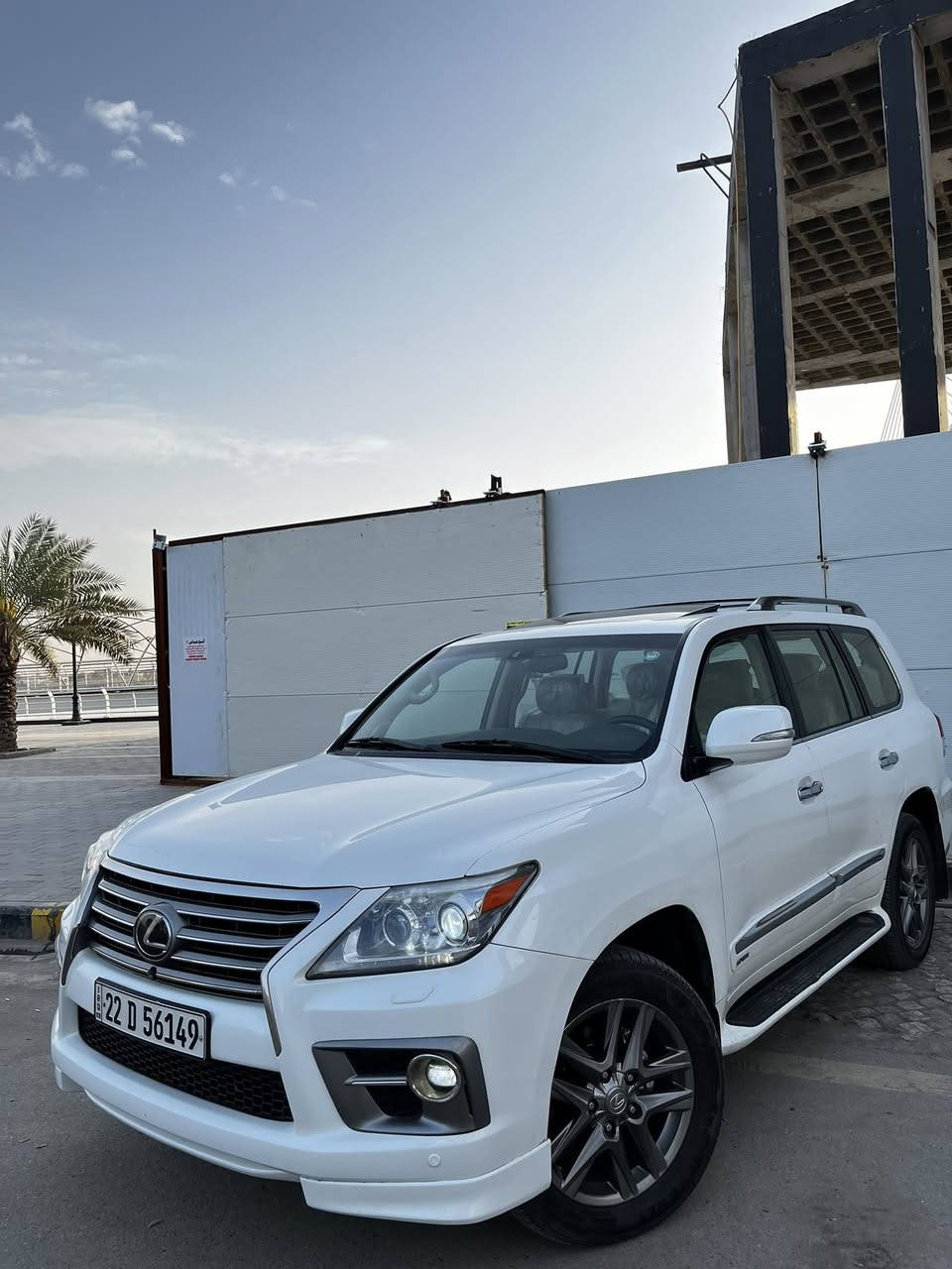 سلام عليكم لكزس LX570 S SPORTS اعلة فئة بـ لكزس موديل 2014 ماشية 140 الف بيه صبغ كد شبر بالباب وهم بالبنيد كد شبر مكان السيارة بصرة سعر 410 وبيه مجال ***********
