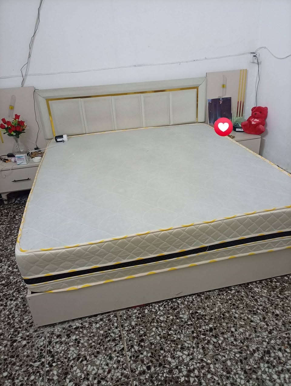 غرفة نوم استخدام قليل السعر 400 بدون دوشك 
كاونتر 3قطع سنك مرمر ب150العنوان نزلة الجادرية قرب كلية الفراهيدي


**إذا كنت صاحب هذا الإعلان وتريد حذفه لأي سبب، رجاءا أرسل رسالة إلى الدعم الفني**
