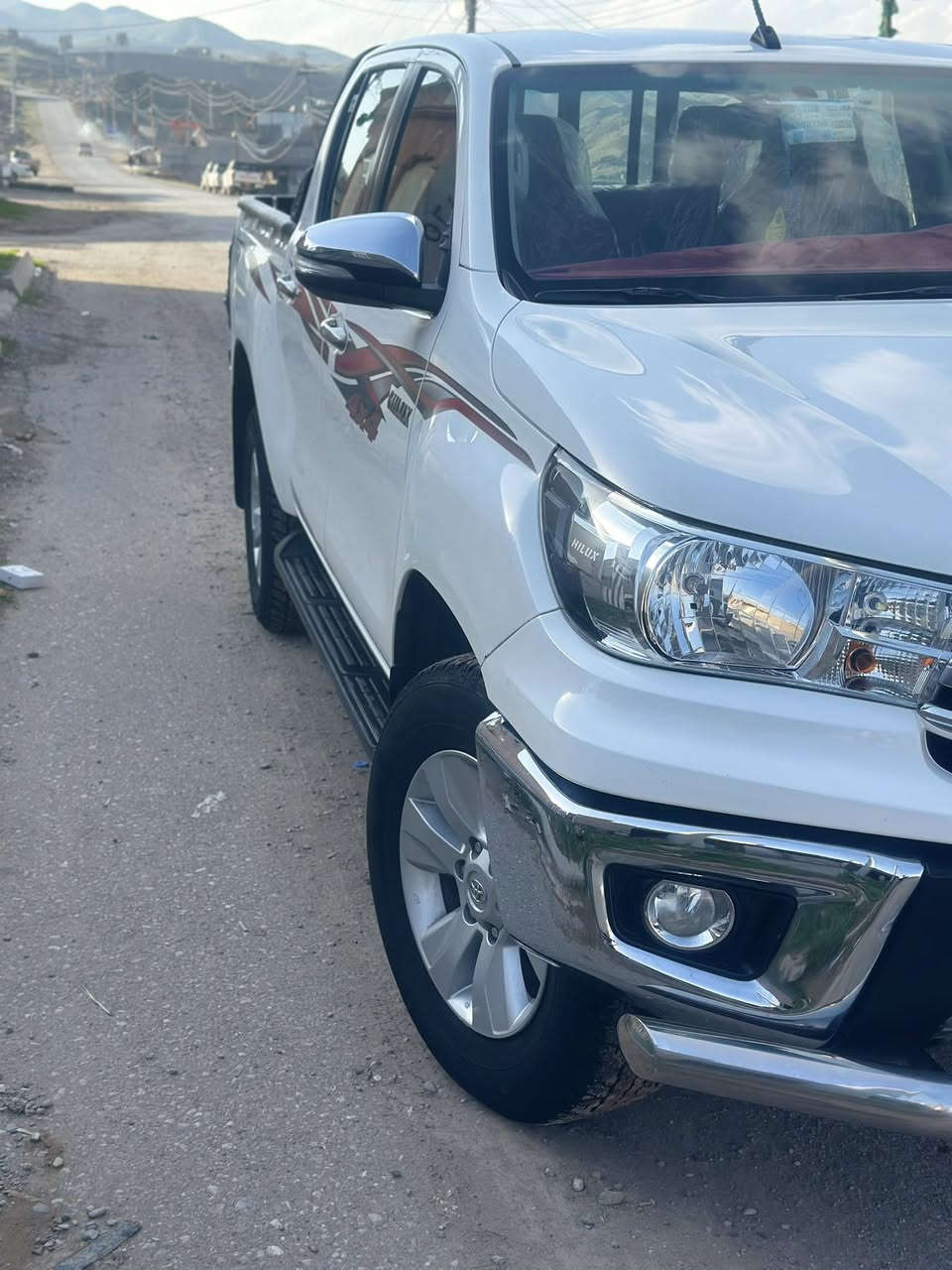 تۆیۆتا هایلۆکس مەرزیە 2016 دەبل ئەکسل سفری شەریکەی سەید نەهرۆ دوو دەستە لەشەریکەوە 148km عەقیقی رۆشتوە بەناوی خۆمەتا 2027 رەقەم سلێمانی ئەشیای بیلادی لەگەلە سێ سویجە فول مواسەفاتە سعودی گێر عادیە ناوفۆرمیکە ڤۆلیۆم شاشە ئایپات کامیرە تەبریت مەرکەزیە حەساسە نیزام eco یە دەحامی نیکلە یەدە نیکلە ئاوێنە ئەوتۆیە چوار پستۆنە دەحامی بۆ دەحامی بەشەرت گێر مەکینە ئەکسل نەکراوەتەوە گشت گیانی بەشەرت  
بۆیاخی / نیە 
تعدیل/ یەک کەمی هەیە 
تەزرە / نیە 
جەمپی / نیە   
ژمارەی موبایل:***********
