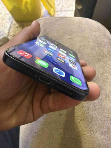 مرحبا
١٥ بروماكس شرق اوسط تك شريحة بطارية ٨٩ 
مبدل شاشة الشاصي مفطور وبي لحيم 
الشاشة هستوني شادها يرادلها سلكون حتا تكبس
الكامرا بيها مشكلة ب الكونتكتر يتصلح ب٢٠ او اقل بس اكفلها شغالة وحالياً تشتغل زوم فقط 
الباقي مكفول 
بيع او مراوس ٧٠٠ ورجاءاً التفاصيل ذكرتها كلها 
لتجي وتسالني بعد شبي مابي
***********
