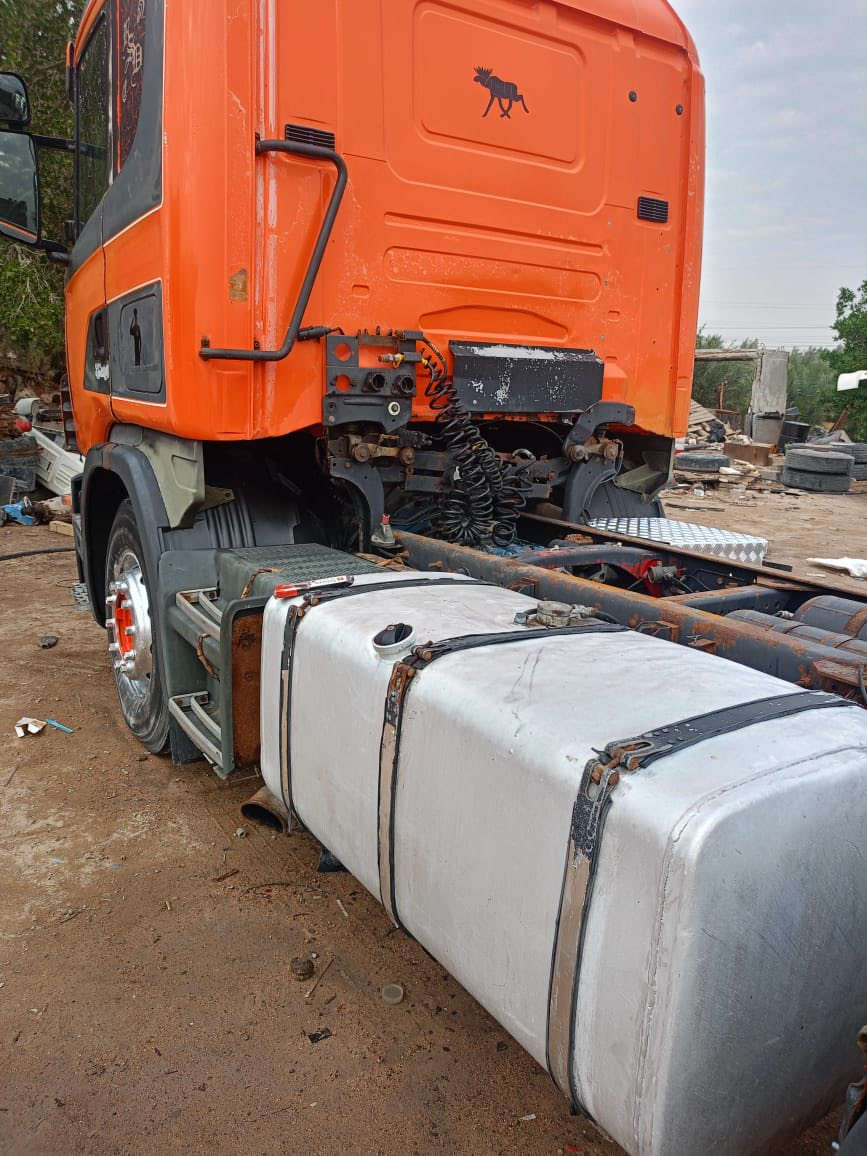 السلام عليكم سكانيا للبيع مديل٢٠٠٢مكينه انجكتر تخم تاير كير٣/٣شاصي مكفول غطره صبغ مابيها جاهزه للشغل مكانها البصرة الزبير رقم شمالي سنوية ساقطه ابيعها واقع حال سعرها١١٠وبيها مجال لشراي ‭٠٧٨٠ ١٢٤ ٩٣٧٧‬
