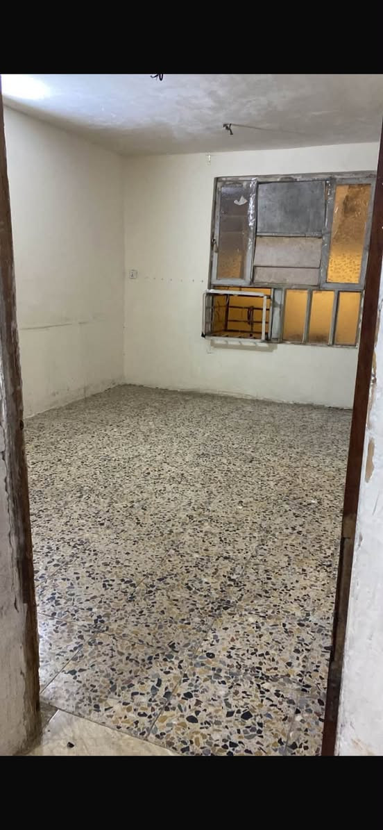 السلام عليكم بيت 100/م طابق واحد  
لايجار  سعر 350الف   ***********
