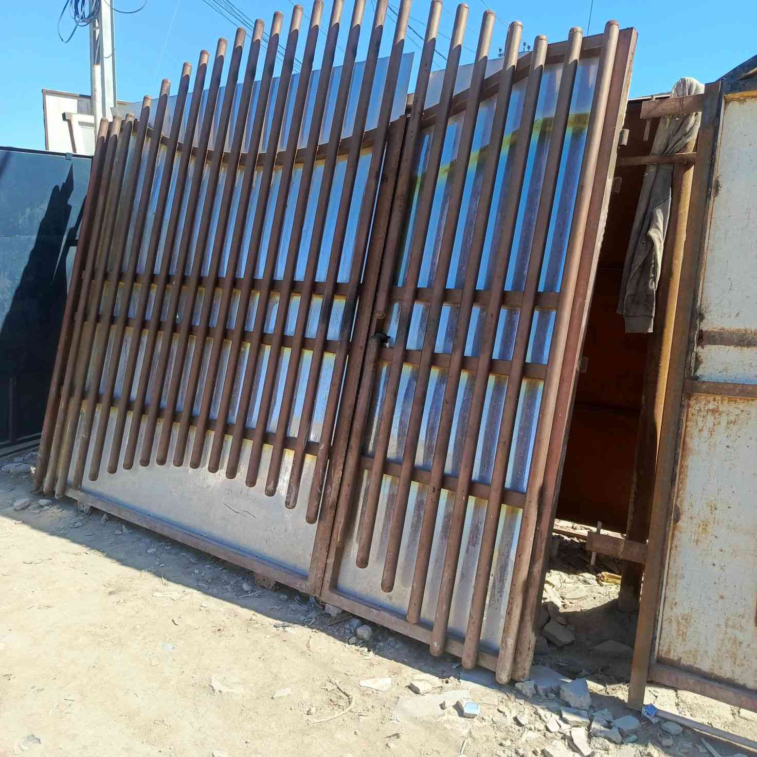 باب سلايت تسكام نضيف كلش مابي خياس عرض 3 امتار و 20سم سعره 235 وبي مجال مكان ديوانيه رقمي ***********
