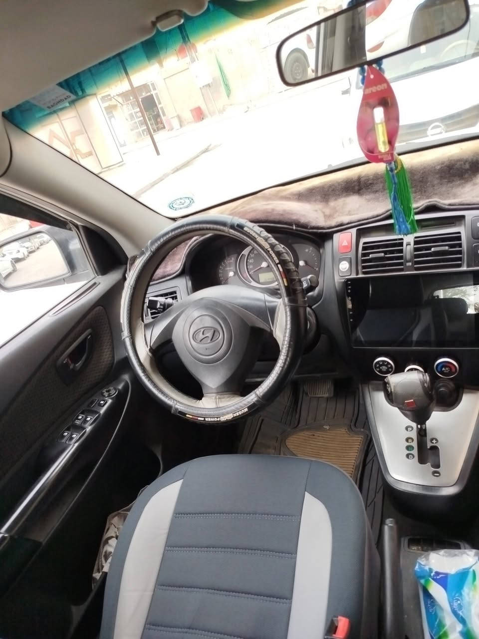 هونداي توسان وارد كوري بيضه بغداد مكفوله من الصبغ محرك 2000 ماشيه 165 الف بيهه سويجات 2 السياره باسمنه السعر 130 وبي مجال بسيط الرقم ***********
