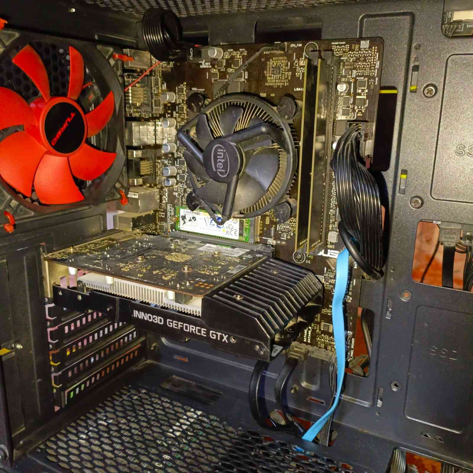 السلام عليكم من رخصة الادمن
🔥 PC Gaming للبيع 🔥

✅ Core i5 10th Gen F
✅ RAM 16GB 3200MHz
✅ GTX 1650 4GB
✅ M.2 128GB
✅ SSD 500GB
✅ HDD 500GB
✅ ASUS H510
✅ DeepCool 750W Bronze PSU
✅ 4 Fans RGB

الجهاز نظيف وأداءه ممتاز ويشغل أغلب الألعاب بسلاسة 🎮
مناسب للـ Gaming والدراسة والمونتاج

💰 السعر: 700 ألف قابل للنقاش للجادين فقط

📍 كربلاء - طويريج - شارع الباشه


**إذا كنت صاحب هذا الإعلان وتريد حذفه لأي سبب، رجاءا أرسل رسالة إلى الدعم الفني**