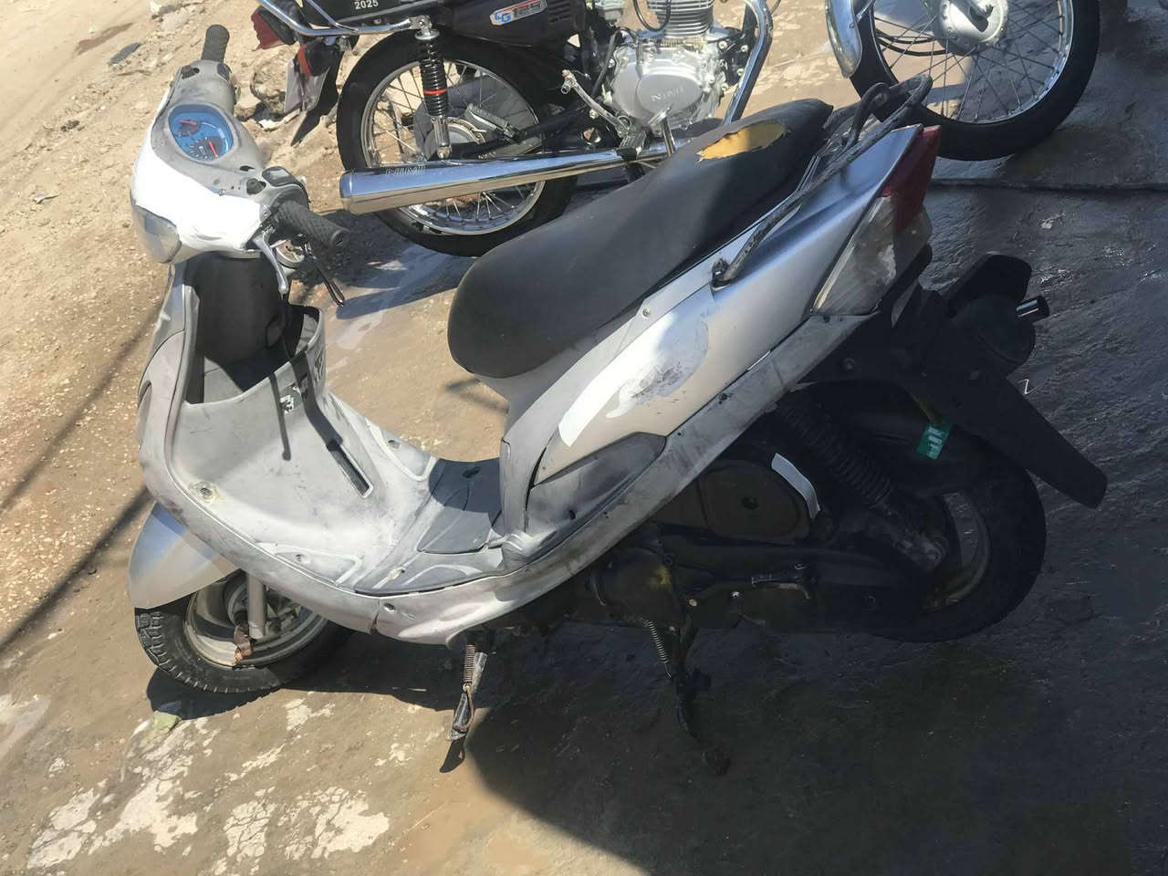 سلام عليك دراجه ماكس منغولي 49مكينته بلادي دراجه الله شاهد متوازي عليه وريد ابيعه دراجه مكينته ناعمه تخبل كهربيات سلف هندر كله شغاله (ملاحضه )الموشراي لا تراسل اخيك السعر 425 وبيه مجال الطيبين مكاني حله شارع 80رقم ***********بي وتساب
