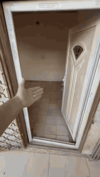 للايجار شقة طابق ثاني درج مريح تحتوي على غرفه ومطبخ وصاله وخدمات مال عائله صغيره الموقع الاعظمية شارع عشرين قرب ثانوية النعمان السعر 315 الف فقط للاستفسار ***********
