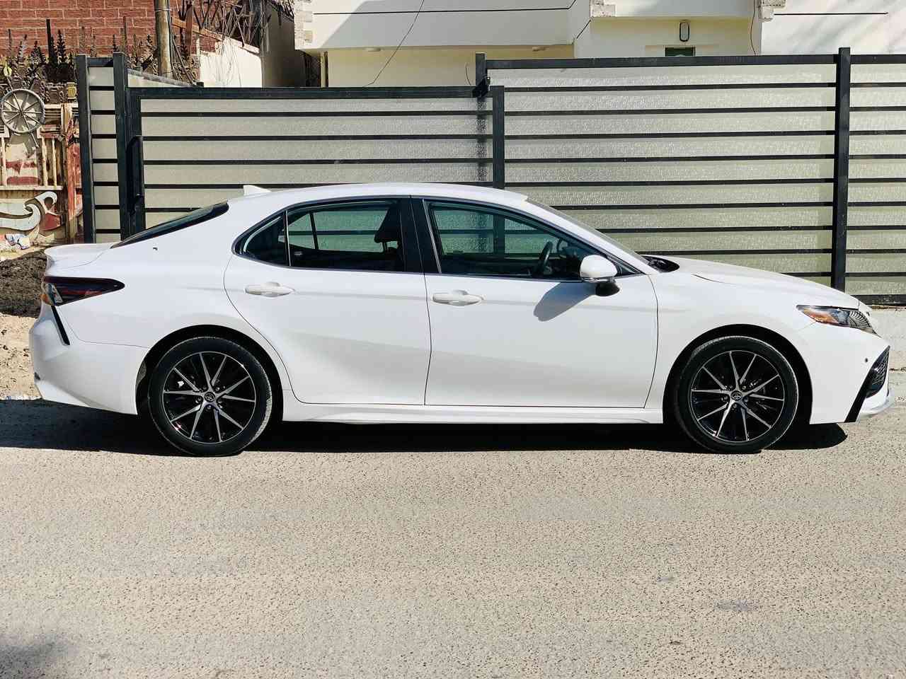 السلام عليكم ورحمة الله وبركاته 

تويوتا كامري 2024 SE بانزين 
 دخول جديد 
رقم بغداد تحويل. ثاني يوم 
موصفات SE 
مواصفات السيارة 
_رادار امامي 
_رادار بالمري 
_كشنات جلد لون مميز 
_كشن كهرب 
_ثلاث وضعيات قيادة 
_علامات بلاك اديشن 
_كروز سرعة 
_مثبت مسار 

وباقي مواصفات الكامري المعروفة 
رقم شاصي صور حادث مو جود
 كير ومحرك بشرط  مكفولات

مبدل بنيد وجاملغ عكس السايق 
بدون  ايرباك 
ماشيه السياره 21  الف 

4T1G11AK8RU903404

الأستفسار ***********
