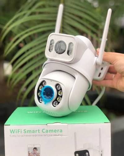 🔔 توفر من جديد لدى معرض النرجس للستلايت 🔔
📷 كاميرا مراقبة خارجية ذكية مزدوجة العدسة (IP Camera PTZ)
حل متكامل للحماية والمراقبة على مدار الساعة 🛡️
━━━━━━━━━━━━━━━━━━
🌧️ الحماية والهيكل
✅ مقاومة للماء والغبار بمعيار IP66
✅ تتحمل جميع الظروف الجوية:
🌧️ أمطار | 🌪️ غبار | ☀️ حرارة | ❄️ برودة
📍 مناسبة للاستخدام الخارجي والداخلي:
المنازل 🏠 | المحلات 🏬 | المخازن 🏭 | الساحات
━━━━━━━━━━━━━━━━━━
🎥 العدسات والتصوير
🔹 العدسة العلوية (ثابتة)
• زاوية رؤية واسعة (Wide Angle)
• مراقبة مستمرة للمشهد العام
🔹 العدسة السفلية (متحركة PTZ)
• دوران أفقي حتى 355°
• دوران عمودي حتى 90°
• تقريب رقمي (Digital Zoom) 🔍
━━━━━━━━━━━━━━━━━━
🌙 الرؤية الليلية المتطورة
🎨 رؤية ليلية ملونة
🔦 تدعم LED أبيض + IR
📏 مدى الرؤية الليلية: 20–30 متر تقريباً
━━━━━━━━━━━━━━━━━━
🚨 الذكاء الاصطناعي والحماية
🧠 كشف حركة ذكي
📲 تنبيهات فورية على الهاتف
👤 تمييز حركة الأشخاص
🚗 أحياناً تمييز المركبات (حسب الإصدار)
🚨 إنذار صوتي وضوئي (بعض النسخ)
━━━━━━━━━━━━━━━━━━
🎤 الصوت
🎙️ مايكروفون مدمج (تسجيل صوت)
🔊 سبيكر مدمج (تحدث مباشر)
🔁 دعم الصوت ثنائي الاتجاه (Two-Way Audio)
━━━━━━━━━━━━━━━━━━
📡 الاتصال والتحكم
📶 اتصال عبر Wi-Fi 2.4GHz
📱 تحكم كامل من الهاتف (Android / iOS)
📲 تعمل مع تطبيقات:
V380 | ICSee | YCC365
(حسب الشركة المصنّعة)
━━━━━━━━━━━━━━━━━━
💾 التخزين
💳 دعم كارت ذاكرة Micro SD
حتى 128GB أو 256GB (حسب الإصدار)
☁️ بعض النسخ تدعم التخزين السحابي
━━━━━━━━━━━━━━━━━━
⚡ الطاقة
🔌 تعمل على كهرباء مباشرة (محول 12V غالباً)
♻️ استهلاك طاقة منخفض
━━━━━━━━━━━━━━━━━━
📺 جودة الفيديو
🎥 HD 1080p / Full HD
📸 بعض الإصدارات:
3MP | 5MP | 8MP (4K)
━━━━━━━━━━━━━━━━━━
✨ مميزات إضافية
🌍 مشاهدة مباشرة من أي مكان
🎯 تسجيل تلقائي عند الحركة
🖥️ تقسيم الشاشة بين العدستين
🧱 تثبيت جداري أو سقفي
🎨 تصميم أنيق وقوي
━━━━━━━━━━━━━━━━━━
📞 للطلب والاستفسار حصراً
https://wa.me/7712524420
 لدى معرض النرجس للستلايت
📩 راسلنا الآن واحصل على أفضل حماية بأحدث التقنيات ✅
