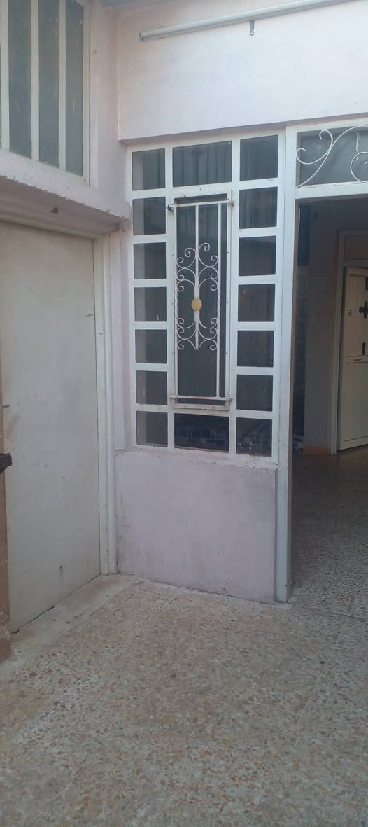 #للأيجار طابق ثاني
الموقع : حي السكر (قرب ألبان الشلاوي)
المساحة : 150 متر
غرفتين وهول ومطبخ وصحيات وسطح
للاستفسار
***********
***********نستقبل طلباتكم العقارية بيع شراء ايجار
