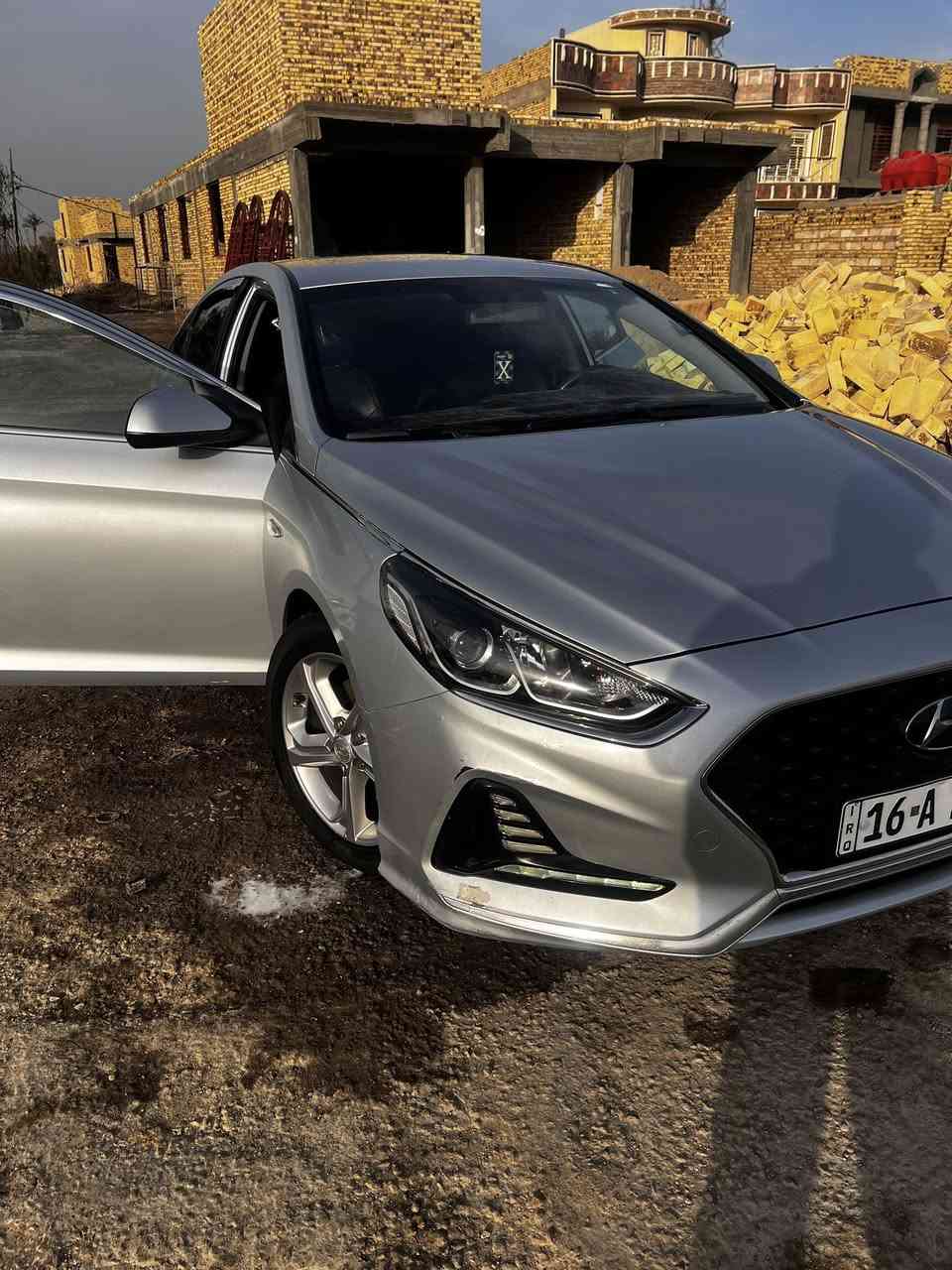 سلام عليكم سوناتا وارد كوري 2021 بيع اومراوس
مكفوله من صبغ وتبديل 
مكان سياره ديوانيه 
***********
***********
