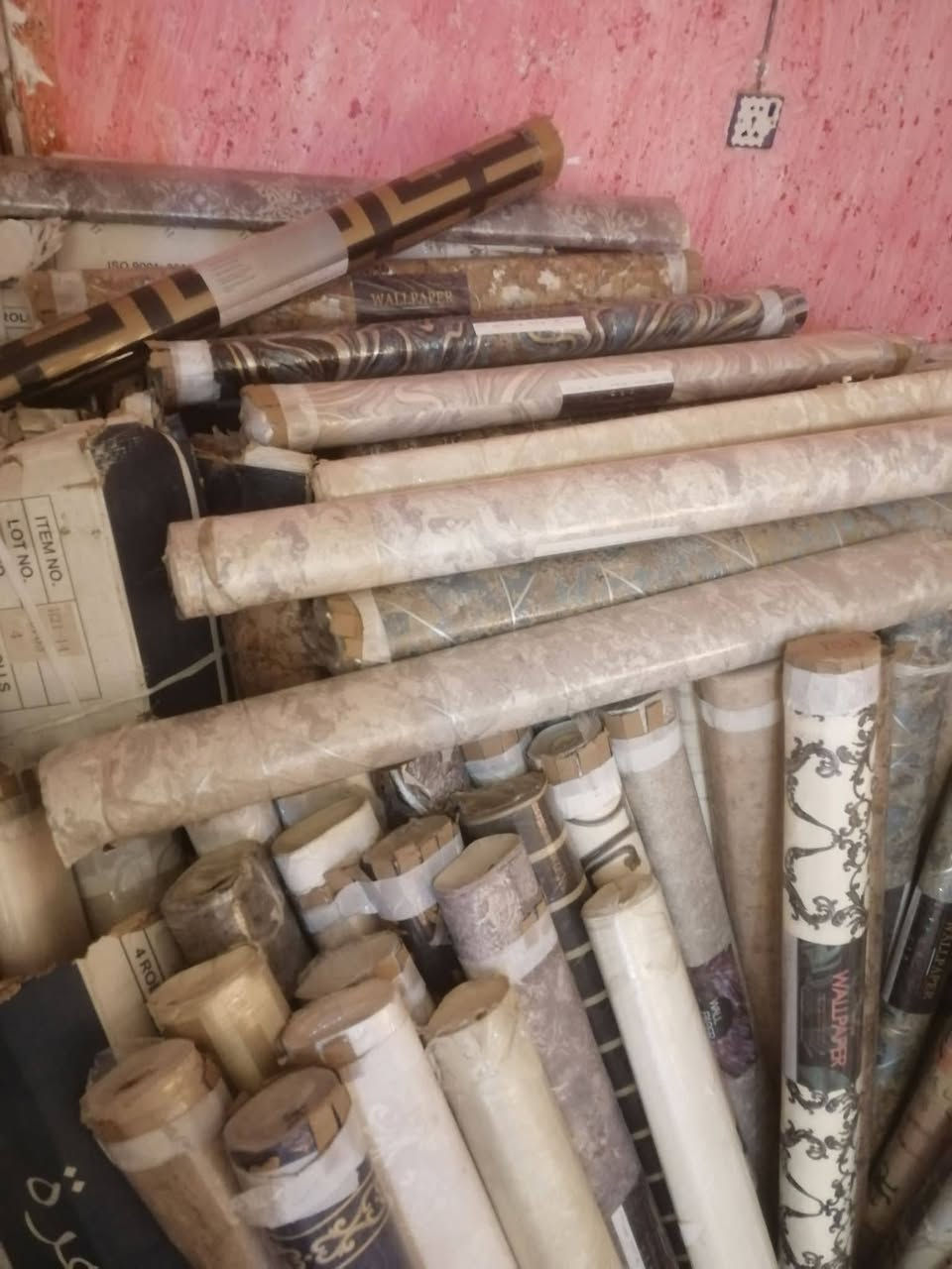 #ورق جدران للجملة
تقريبا 900 رولة  بسعر 6 ملايين
تطلع الرولة 6،750 الف 
 لصحاب المحلات الديكور والاصباغ 
بأسعار مناسبة تصفية محلات
لحجز والاستفسار
***********
***********
***********
