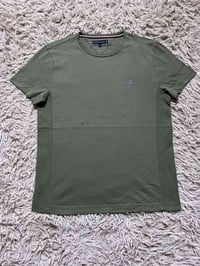 تومي • أصلي • مقاس M