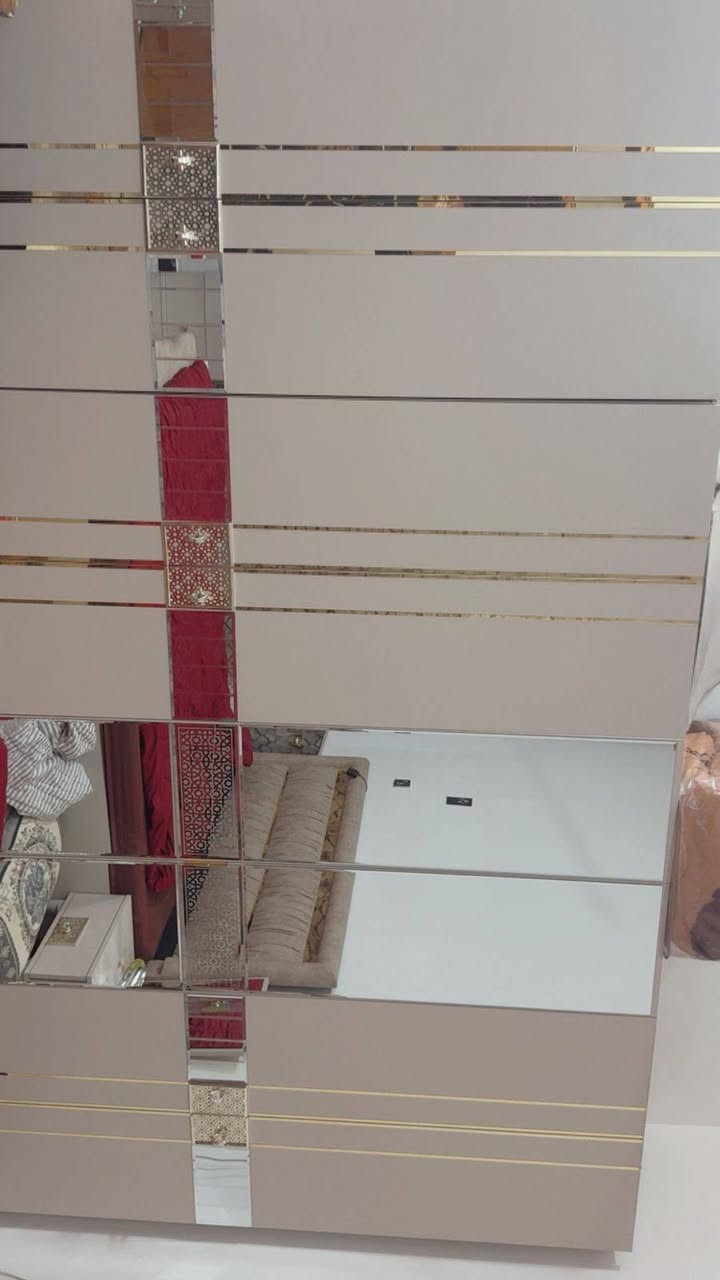 السلام عليكم غرفه اخشاب للبيع مكلفه بنشرهه ي استفسار ع هاذا الرقم***********
