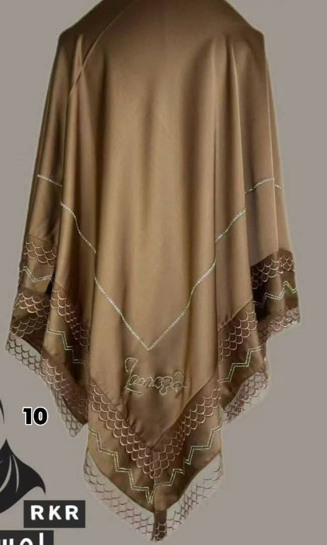 الماسه تقدم افضل انواع الحجابات 
موديل جدا راقي ونازك 😍
ربطه حبر الوان + كيبور + لاينات + فصوص +لوكو خامه درجه اولا الاصليه
قياس القطعه 120
سعر القطعه 10 الف فقط 
النعون. ميسان العماره 
توصيل ادخل ميسان فقط
التواصل ***********
