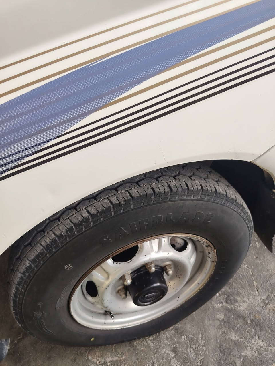 نيسان يورفان موديل10 للبيع كير ومحرك بشرط تخم تاير منضومت غاز السعر ١٣٥ وبيه مجال بصيظ ***********
