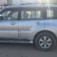 للبيع باجيرو ٢٠٠٨حبتور السياره بيه حادث خفيف كلش خارجي وبدلت بجم كامل ...