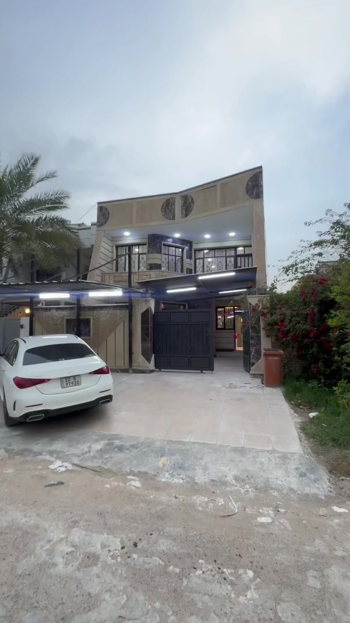 دار حديث نظيف جداً للايجار 🏠

مساحة الدار 250 متر 

يحتوي الدار 
.كراج 
.مدخلين 
.صاله
.مطبخ حار وبارد 
.حولي 
.غرف نوم عدد 4 كبيره 
.غرف حمام عدد 3 
.غرفة غساله

عنوان الدار الحارثيه موقع مميز 📍

كهرباء ⚡️ خصخصه 24 ساعه 

للحجز والاستفسار *********** متوفر واتساب ✅
