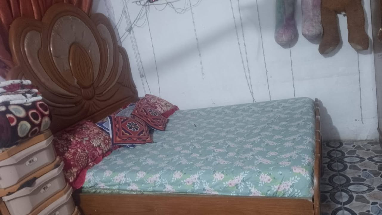 السلام عليكم يوجد غرفه البيع السعر تصل عله الرقم
***********
