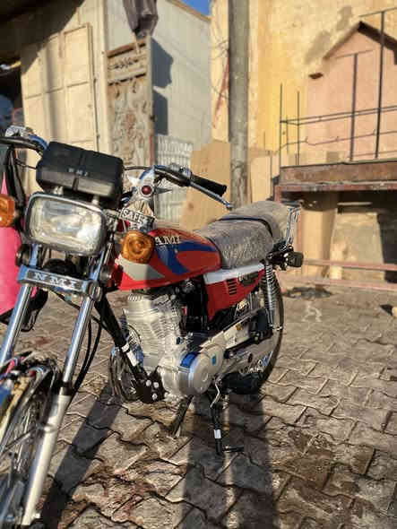 سلام عليكم دراجة للبيع ايراني تعمير صارلهة اسبوعين مكينة ثاني تبديلة للبيت للشغل تعميرة كلهه سيد خلدون شاصي سكنر الشراي يخابر#ميسان🧿☝🏼***********
