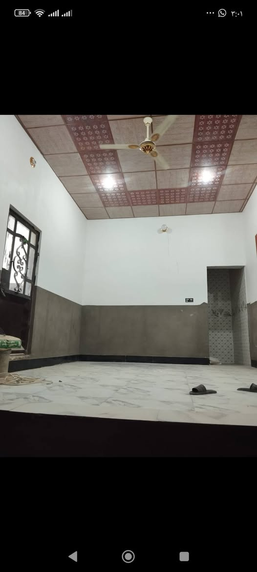 السلام عليكم بيت 210طابقين بي ٤غرف وصاله وستقبال مطبخ غرف سويت بي ملحق مشتمل داخل البيت  غرفه وصاله ومطبخ وصحيات طابق الول طابوك طابق ثاني فرمستون بيت نضيف سقف ثانوي وسراميك نضيف البيت على شارعين مكان البيت براكيه شارع المطار الجديد بشارع السبيس شارع المقرنص ***********سعر سبعين وبي مجال@
