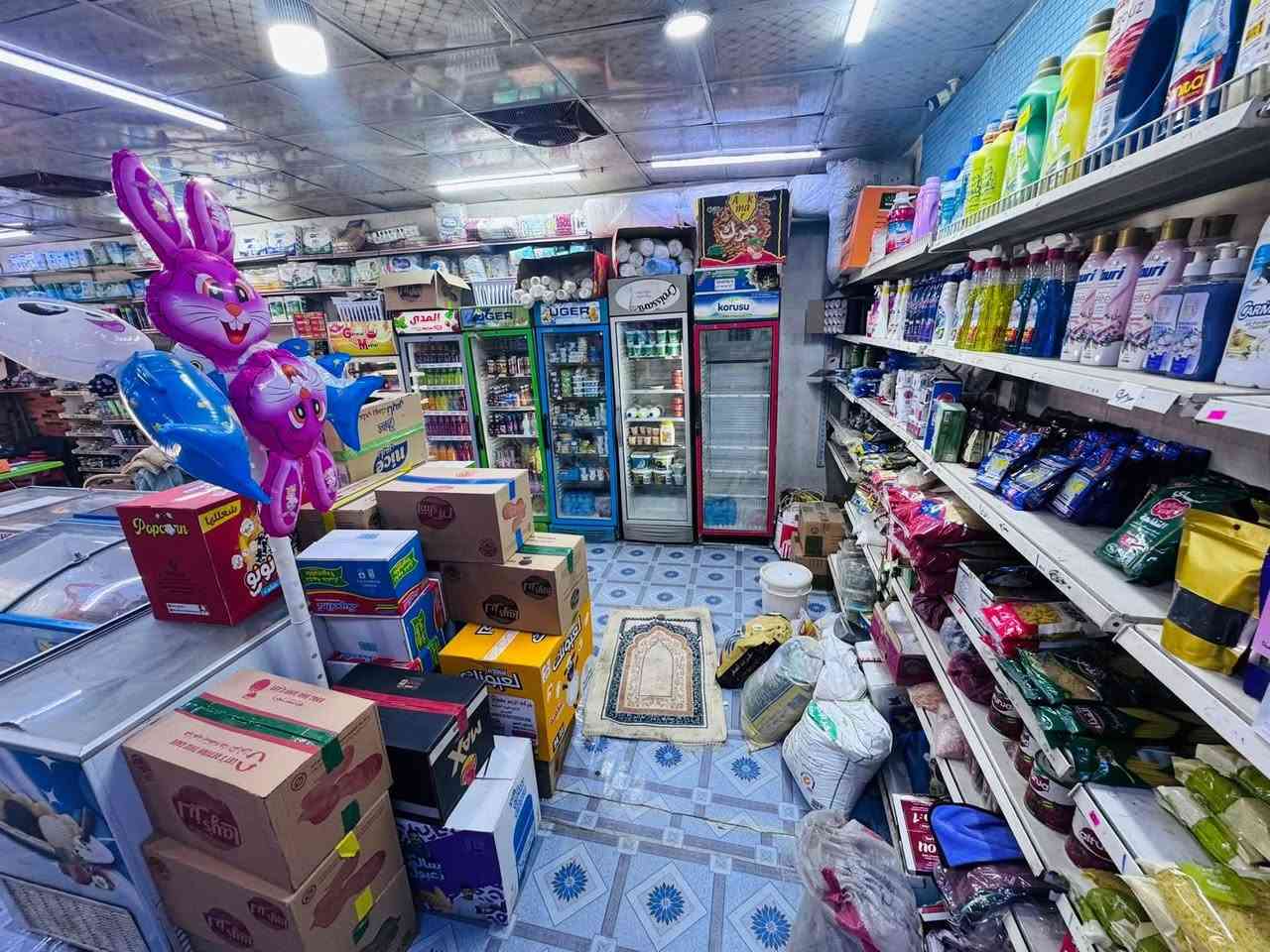 سلام عليكم ورحمة الله وبركاته 
اسواق للبيع:
موقعها كلش حلو البلديات ظهر خدمي شارع المصرف موقعها ركن ويمها ٣ مدارس كبالها ثنين وكل وحده بيها دوامين ولد وبنات وبصفها مدرسه متوسطه ومعهد للطلاب تحتوي على ٥ بطحيات و٩ عارضات الاسواق خير من الله بيها شغل خير من الله اريد ابيعها لان يرادلها التزام واني ماعندي مجال اني طالب جامعي مرحلة ثالثة واخوي طالب مدرسه وعندي دوام يومي وما مخليها بيد عمال بيها مسواك خير من الله متروسه ترس وبيها سستم كامرات ٨حديث مرتب وكامل تحكم ومراقبة على التليفون صوت وصوره وبيها سبلت كنتوري +مبردة ام الدكت + سخان مي ايجارها ٤٠٠ بالشهر وقابل للتفاوض ودخل مالتها اليومي٤٥٠ الف وايام الدوام والمدراس يعبر ٥٠٠الف خير من الله السعر  اي استفسار ***********
