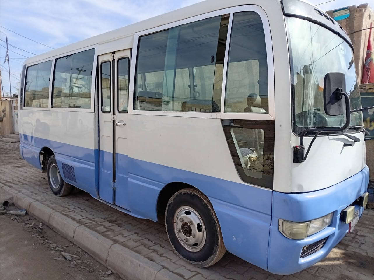 السلام عليكم كوستر نيسان2002للبيع او مراوس مكينه وكير كرنفال للاستفسار الاتصال ***********
