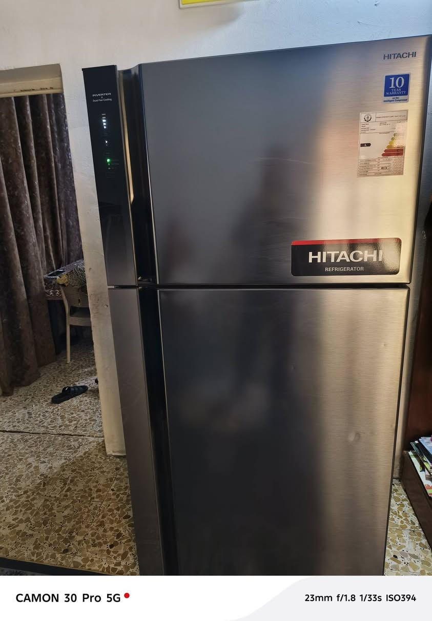 السلام عليكم للبيع ثلاجه حديثه نوع هيتاشي الحجم ١٨ اخت الجديده وابحث عليه وشوفه مواصفاته مأخذينه مليون ١٦٠ الف ورايدينه ٨٥٠ ثلاجه اخت الجديده العنوان حي اور للتواصل ***********
