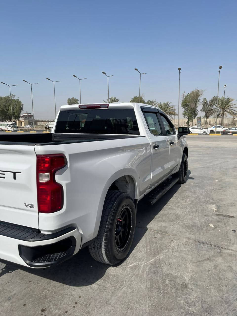 السلام عليكم سلفرادو موديل ٢٣  باب طويل بيع او مراوس حسب القناعه 
رقم اربيل 
بيها قطع صبغ ابيع حزام 
بدون ايرباك 
محرك ٨ سلندر 
ما بيها اي نقص ان شاء الله 
***********
