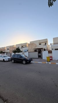 مجمع بيتي زون الاول • ٢٢٠م • ٣ غرف نوم
