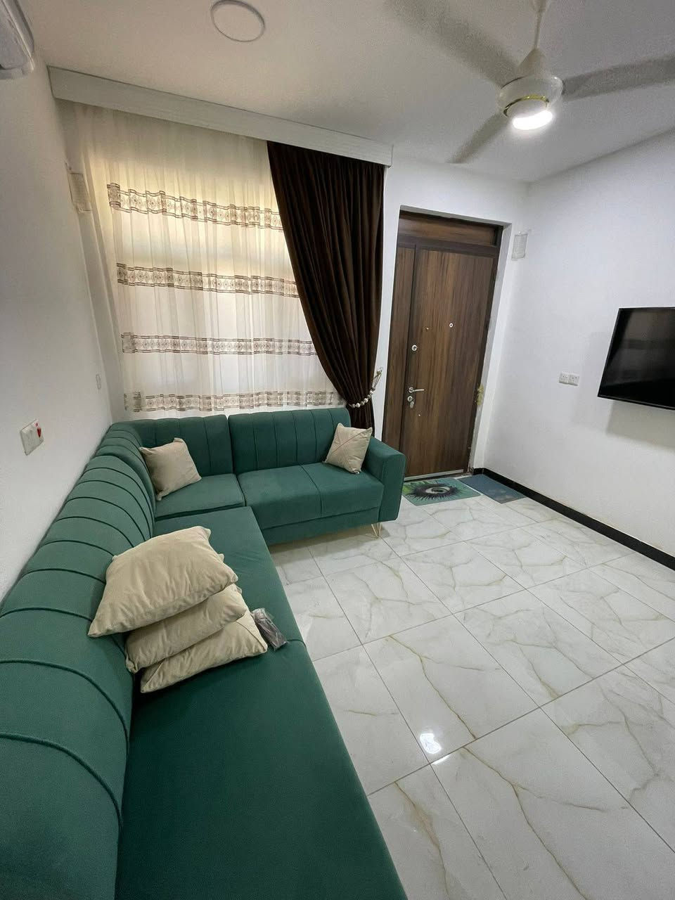 السلام وعليكم
العنوان بغداد الدوره زراعي جمعية خيرية الله
خلف البانزين خانه لؤلؤة بغداد موقع مرتب 
السعر 58 مليون وبي مجال بسيط
........... الدار للبيع  ......... 
مساحه 56 متر 
طابق واحد
استقبال وغرفة نوم ومطبخ وخدمات
طابو زراعي سند 25
تنازل واقرار قاضي
خدمات ماء كهرباء وتبليط
منطقة سكنيه كامله وموقع مرتب


**إذا كنت صاحب هذا الإعلان وتريد حذفه لأي سبب، رجاءا أرسل رسالة إلى الدعم الفني**