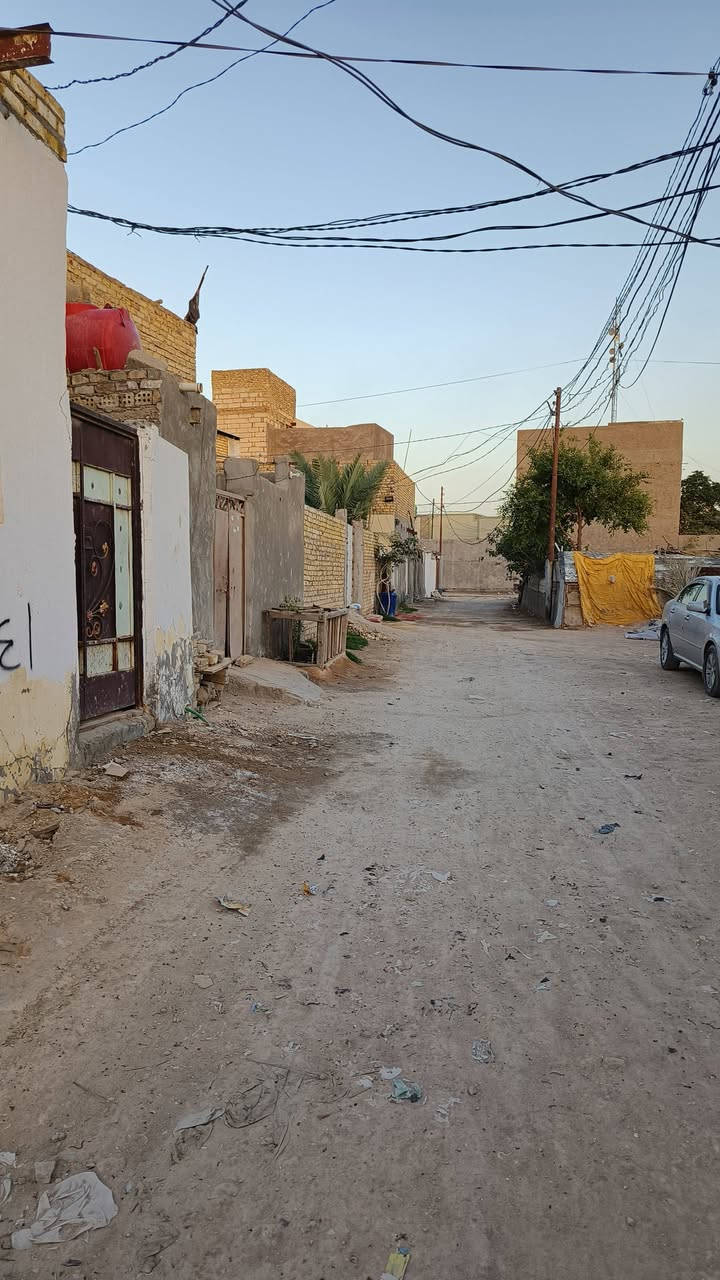 سلام عليكم  ٢٢٠ متر 
سعر بلاش يحتوي على ٣غرف نوم او صاله وستقبال البيت يرادله ارضيه يعني ترميم سعر ١٨ شارع المطار جديد بشارع علكم بشارع حاتم الخير نهايت المقرنص بل فرع شويه مسافه عن شارع ١٠٠متر ***********
