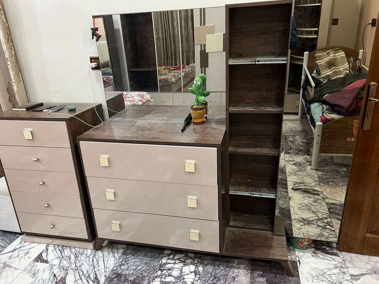 غرفة نوم تركي 11 قطعة درجة اولى ظهر الكنتور بلوك استخدام قليل بيع مستعجل 
للاستفسار الاتصال على الرقم ***********
المكان حلة
السعر مليون و 600
