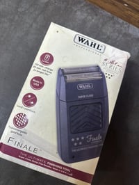 مكينة ويل اصلية بعلبته بيه عطل بس بالملعب مال موس موضح بالصوره الماطور...