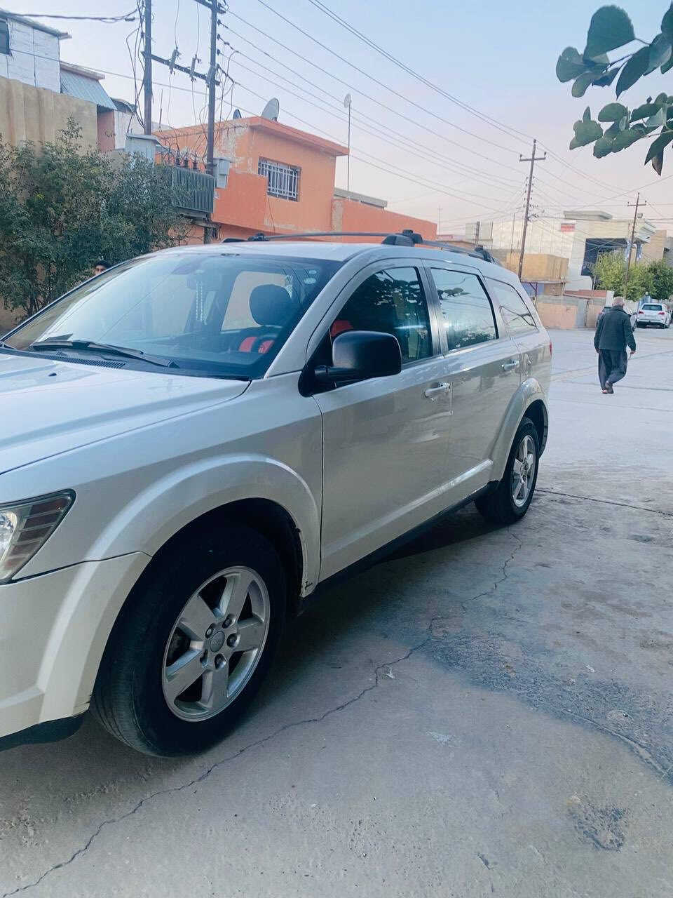 دوج جورني 2009 بي ليدراو و بي سبوخ كير و مكينة بة شرت 4 پستون 5 نفري كوبون بنزيني هةية ناو سور بةس 2 پةلةي ساردي تياية 
سةبارت بة سعرةكةي 83 ورقة 
و مجاليكي برايةنةشي تياية بو زانياري زياتر پيوندي بةم 
رقم موبايل بةكة 
***********
