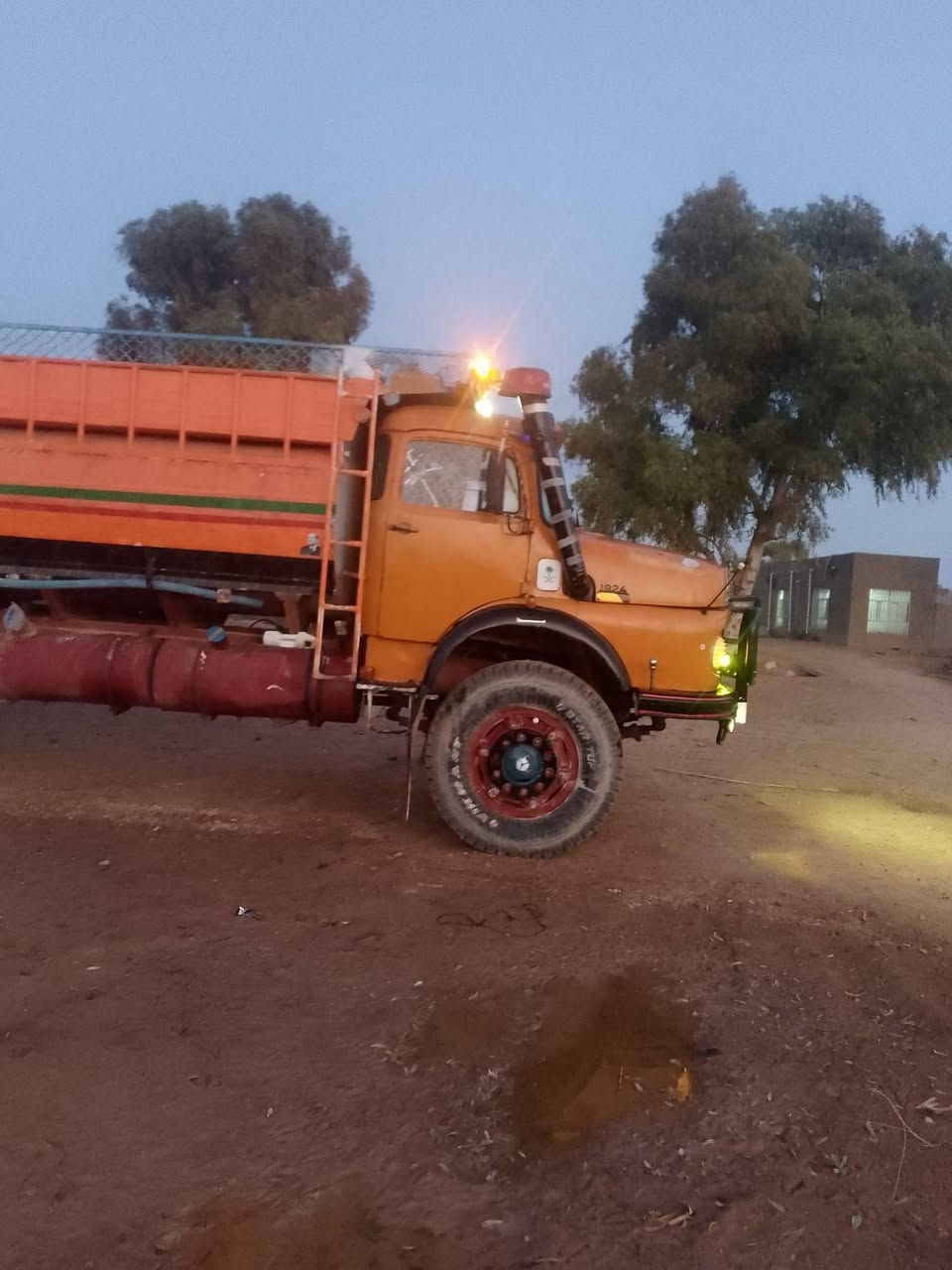 سلام عليكم البيع قجمه البيع موديل 81 سياره جاهزه مكينه ستندر كير 25 عادي شاصي خام متاور ثاني يوم الهاتف ***********
