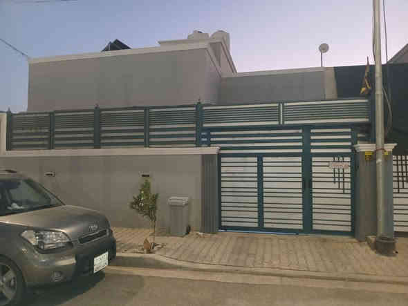 سلام عليكم عندي بيت بمجمع الزهراء ركن وعلى ساحه وخلف شارع التجاري ١٥٠ متر وبي اضافات ومجاور البوابه صار عليه ١٠٥ مليون وباقي ٤٠ الى شركه اريد اراوس بل اميرات 2  المساحه ٢٥٠ رقمي ***********
