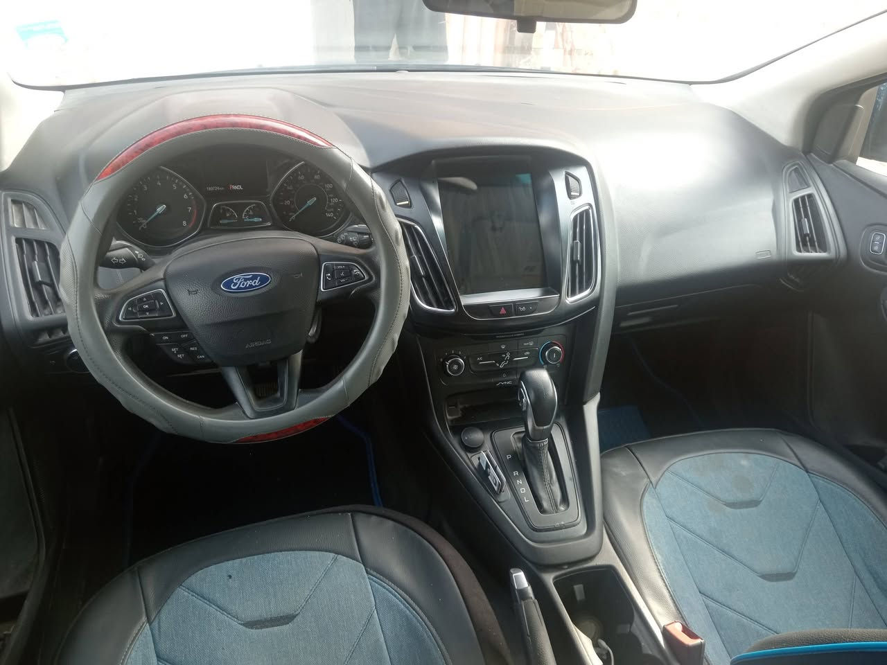 سلام عليكم فورد فوكس 2018 مكفوله مابيه قطرة صبغ محرك ٢٠٠٠ المرغوب عليه ادامه جديدة حدادية كير مكينة مواصفات بيه هواي تحويل ثاني يوم السعر ٨٥ وبيه مجال بيع او مراوس للاستفسار ***********
