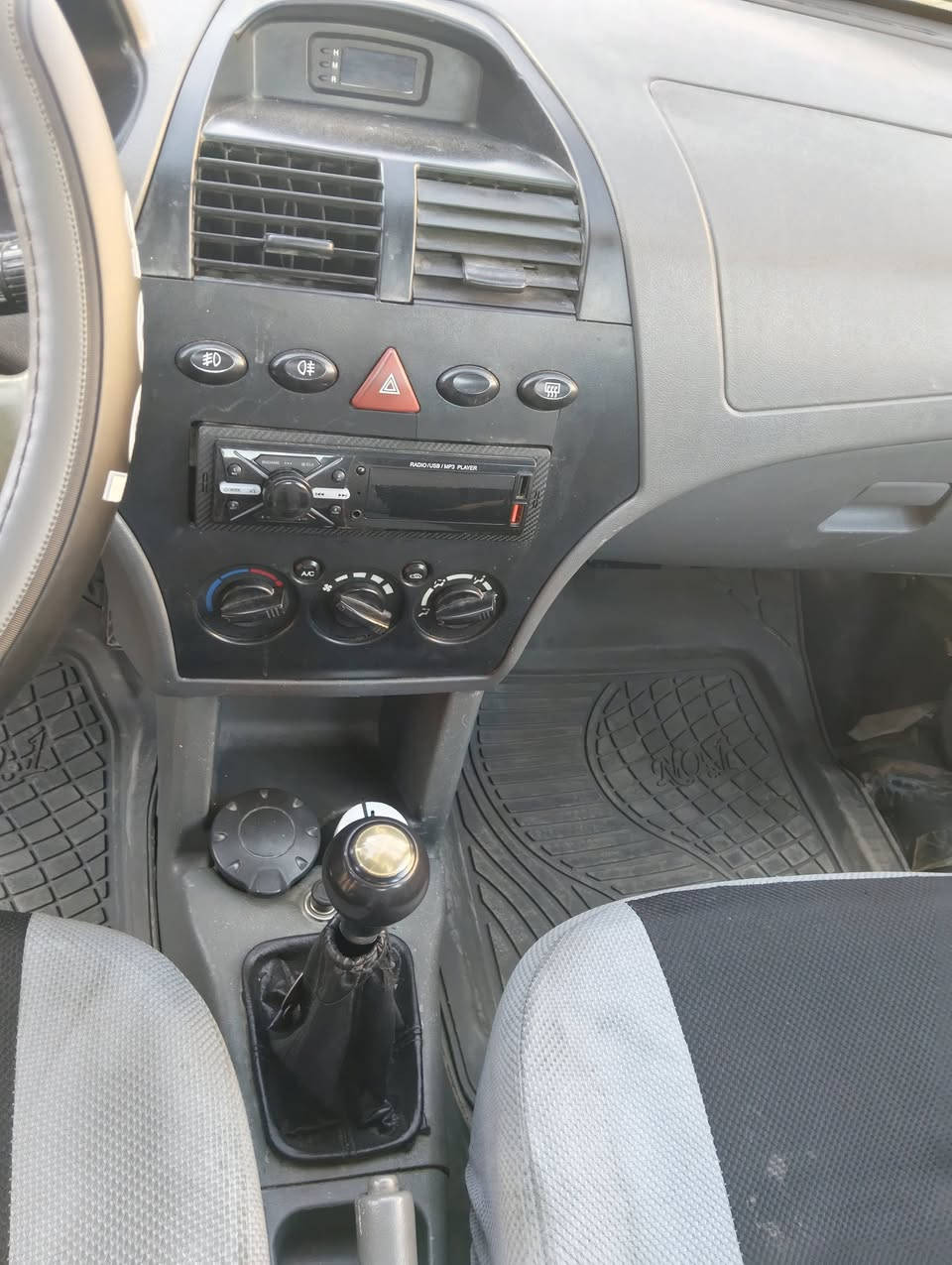 سلام عليكم طيبه موديل2016 بنيد وجاملغ خلفي جهت  السائق مكينه وكير مكفولات   السعر 37 وبيهه مجال قليل رقم ***********  العنوان كربلاء حي النصر
