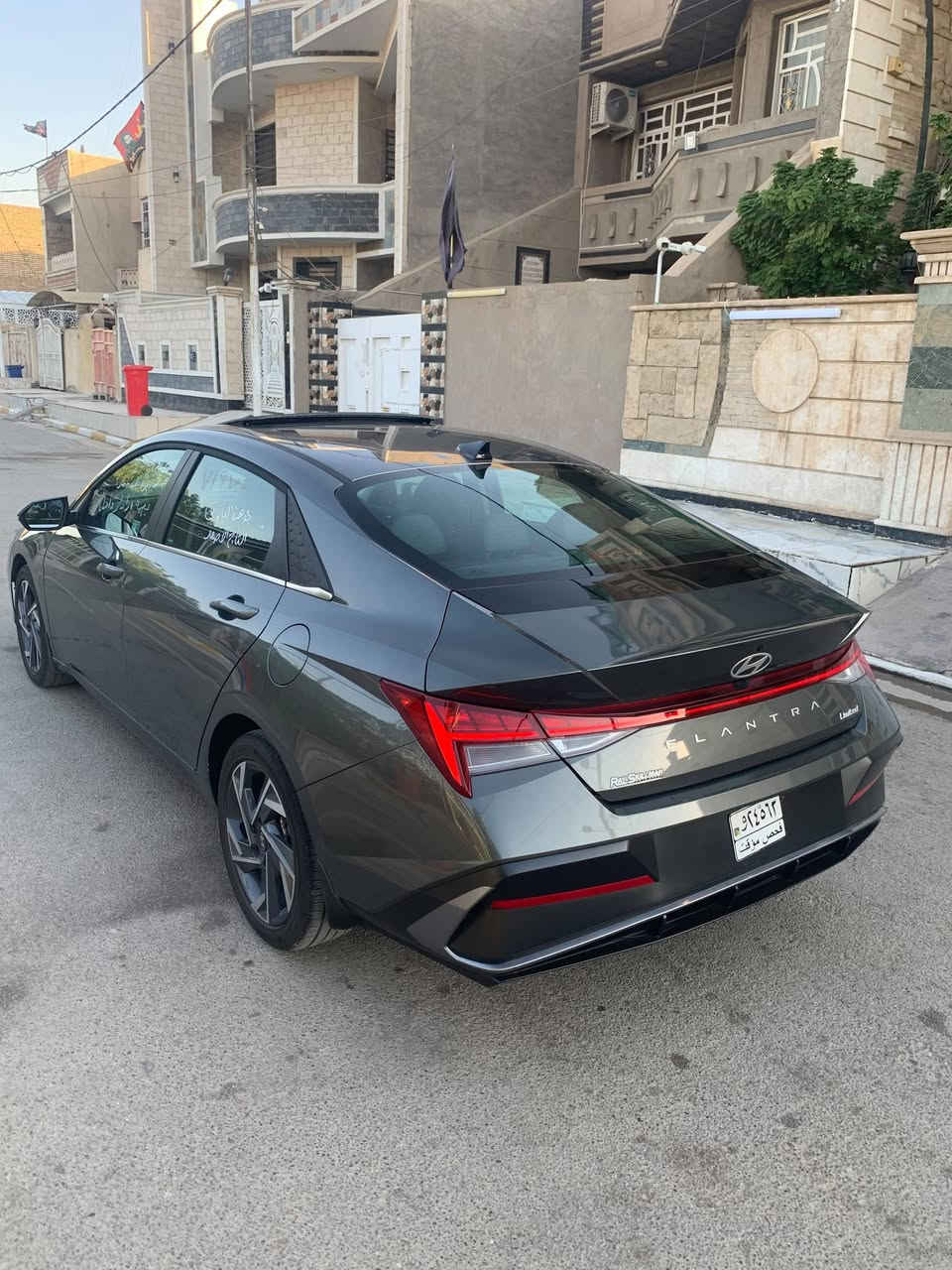 السلام عليكم لانتره ٢٥ لمتد فووول مواصفات 
ماشيه ٥٠٠٠  الاف  بعدها على وضع الشركه حدثها دعاميه وبنيد مبدلها اصليات نفس لون بدون صبغ صور الحادث مرفقه بالمنشور 
بدوووووون رقم بسمي لسياره بغداد حي العلام 
السعر ١٤١ وبيها مجال بسيط 
✨ المواصفات:

 • بصمة تشغيل ودخول
 • رادارات أمامي / خلفي / جانبي
 • كشنات جلد 
 • شحن وايرلس
 • نظام صوت احترافي
 • تحكمات سكان وسستم متكامل
 • فتحة قمارة
 • إشارات بالمرايات
 •  جنطة ذكية
كامرات محيطية
لد دشبول 
وبعد بيها هواي مواصفات

لاستفسار
***********
