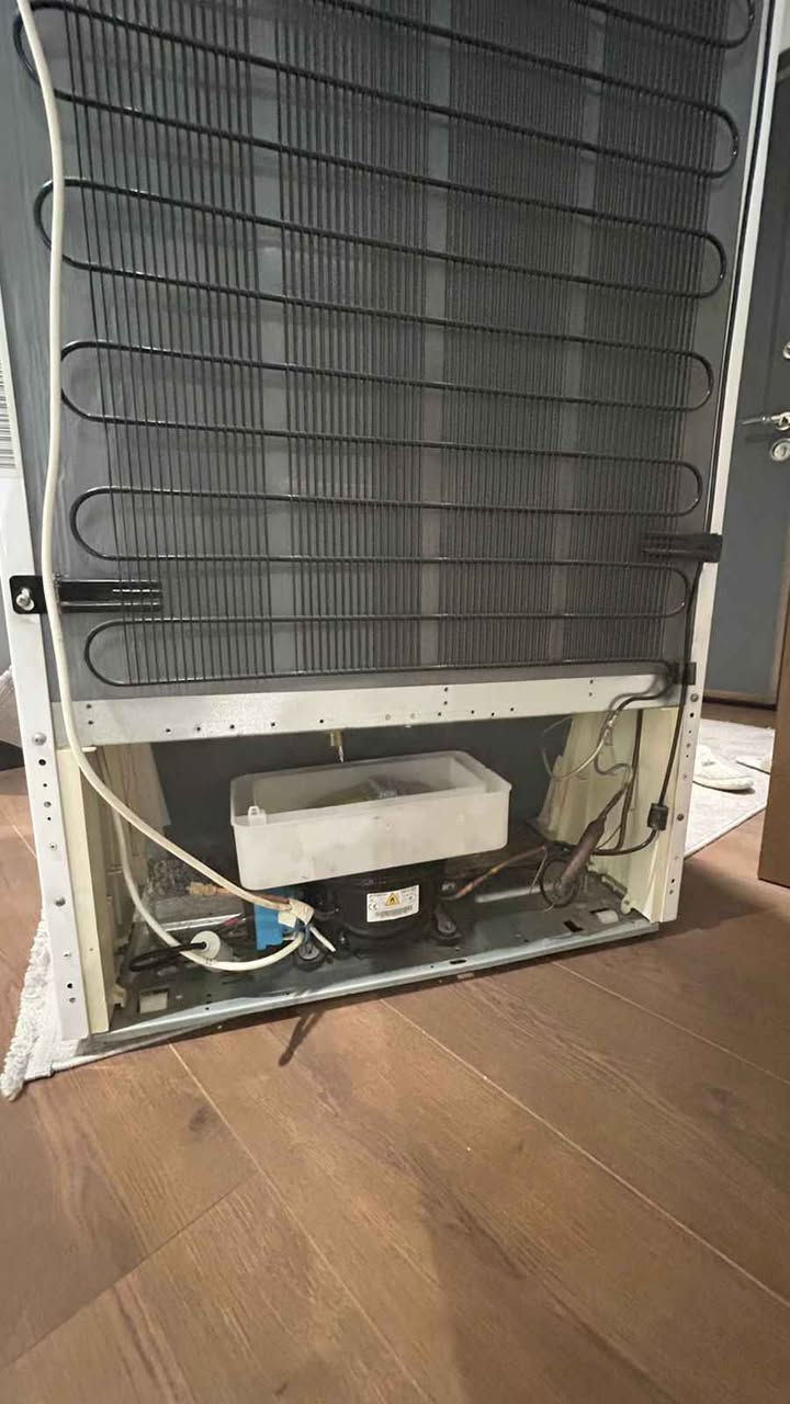 For Sale: Vestel Refrigerator

📌 **Model:** Vestel GT/N4561

📌 Used for approximately 5 years. Selling because I purchased a new refrigerator.

📌 No faults, repairs, or technical issues.

📌 Both the refrigerator and freezer work perfectly.

📌 Clean and well-maintained. May have minor cosmetic signs of normal use.

📏 **Dimensions:**
• Height: 182 cm
• Width: 70 cm
• Depth: 63.5 cm
• Net Capacity: 415 Liters

📍 Location: Erbil-Boulevard

💰 **Price: 225.000 IQD أربيل, العراق


**إذا كنت صاحب هذا الإعلان وتريد حذفه لأي سبب، رجاءا أرسل رسالة إلى الدعم الفني**