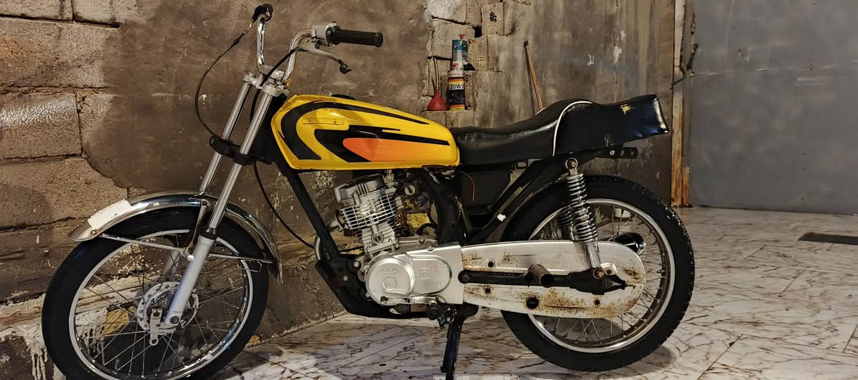 دراجه نامه شلامجه نضيفه  دوات مكفوله من سرقه مكانه البصره البهدريه  سعر 450بيه مجال
رقم الهتف ***********
