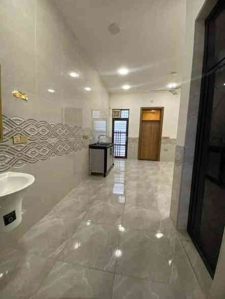 ✅الشقق كله مجره او المحل ماجر 
#اسلام_عليكم_عماره_تجاريه_للبيع_100متر_واجه6اوربع _اونزال 16)))) تحتوي على 3شقق +محل كبير

الشقه الطابق الرضي تتكون من غرفه.نوم1سويت+صاله هيه مطبغ+حمام))الشقه طابق الثاني تحتوي على 2غرف نوم+صاله+مطبغ+صحياته+الشقه الطابق الثالث صاله كبيره+غرفه نوم1))المحل مجر اب 250الف 

وارده الشعري مليون او350الف العنوان بغداد الدوره حي دجله مربع الذهبي العماره كله اماجره ***********((***********
