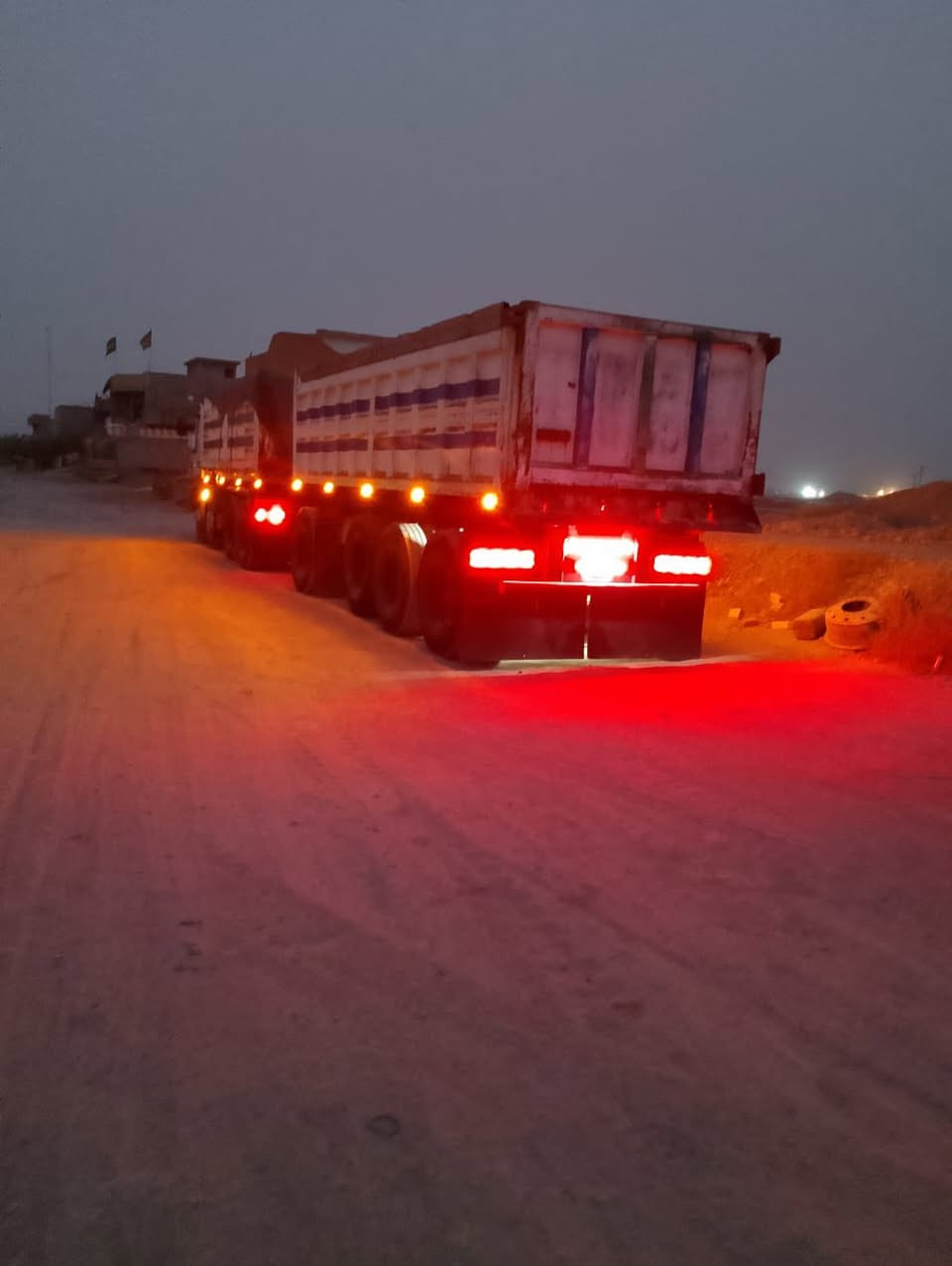 سلام عليكم للبيع رينو. قاطره ومقطوره رقم بغداد. انكليزي ثلاث لوحات تخم تاير  مكينه ٤٢٠ انجكتر مجموعه جيف مكان ديالى رقم ***********
