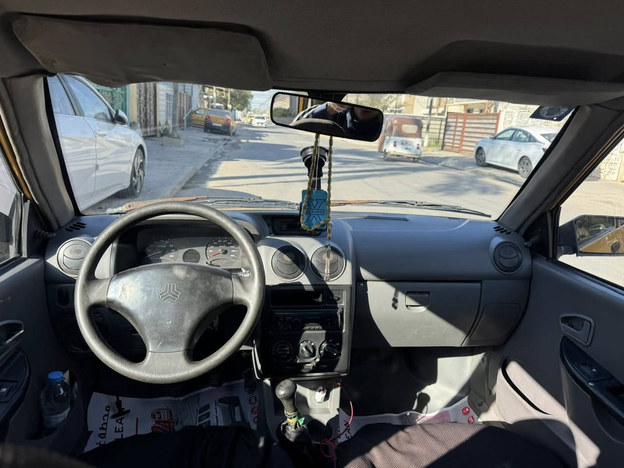 سلام عليكم مرخصة الادمن سايبا مديل 12   رقم بغداد انكليزي غرامه مصفرة بس هيئة 60 الف  كشرها شوفت عينكم نضيف نقطة خياس مابيها كير مكفول  بس بوربرن مال كلج كايم تبريد شغال بس رادلة غاز مكينة متنقص بس دخان خفيف من الصالنصة   باتري جديد سلف جديد  فيت بم البارحة بدلتة جديد بلكات جدد نورلات جدد يعني سيارة فول شلعة شواصي واحد معمر واحد مابي شي صدرها مابي شي تايرات جددد  اني ابيعلك رقم كل الي اعرفة كلتهن 
 السعر 27 او بيها مجال بغداد غزاليه الرقم ***********
