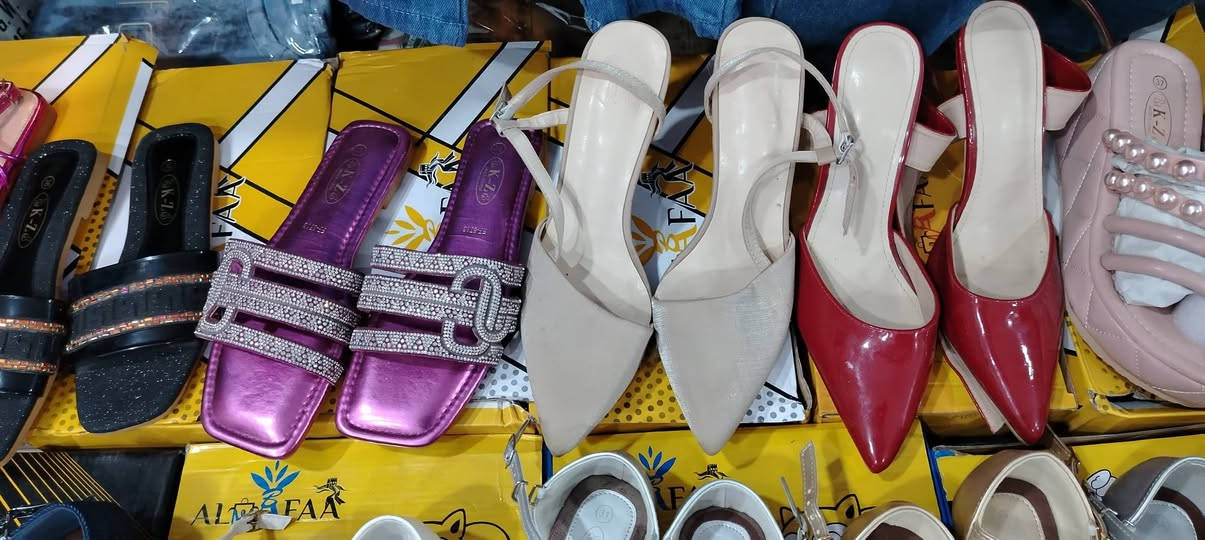 مساؤؤؤ حبايبي عرروض اليوم غيير 👈👈👈 احذية نسائي ب٤ وشحاطات ب٣ 🌹🌹👈👈والاطفال صنادل. ب٣ اي بس يمنة وشحاطات الاطفال ب٣. واذا ٢ ب٥ سلبر نسائي كل ثنين ب5 العنوان حي العسكري الاول شارع اسواق طيبه مقابل سنتر جود كوزمتك حيدر المجمع ابو درج بدارت ندوش تنورونه بي وقت ويتوفر توصيل ذا تحبون الحجز ***********
